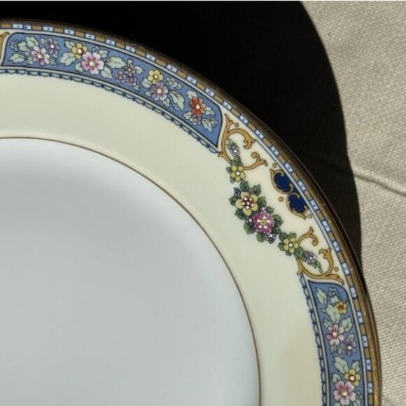 Thomas Queen Louise Luncheon Plate 8 3/8 in Bavaria - Picture 4 of 5